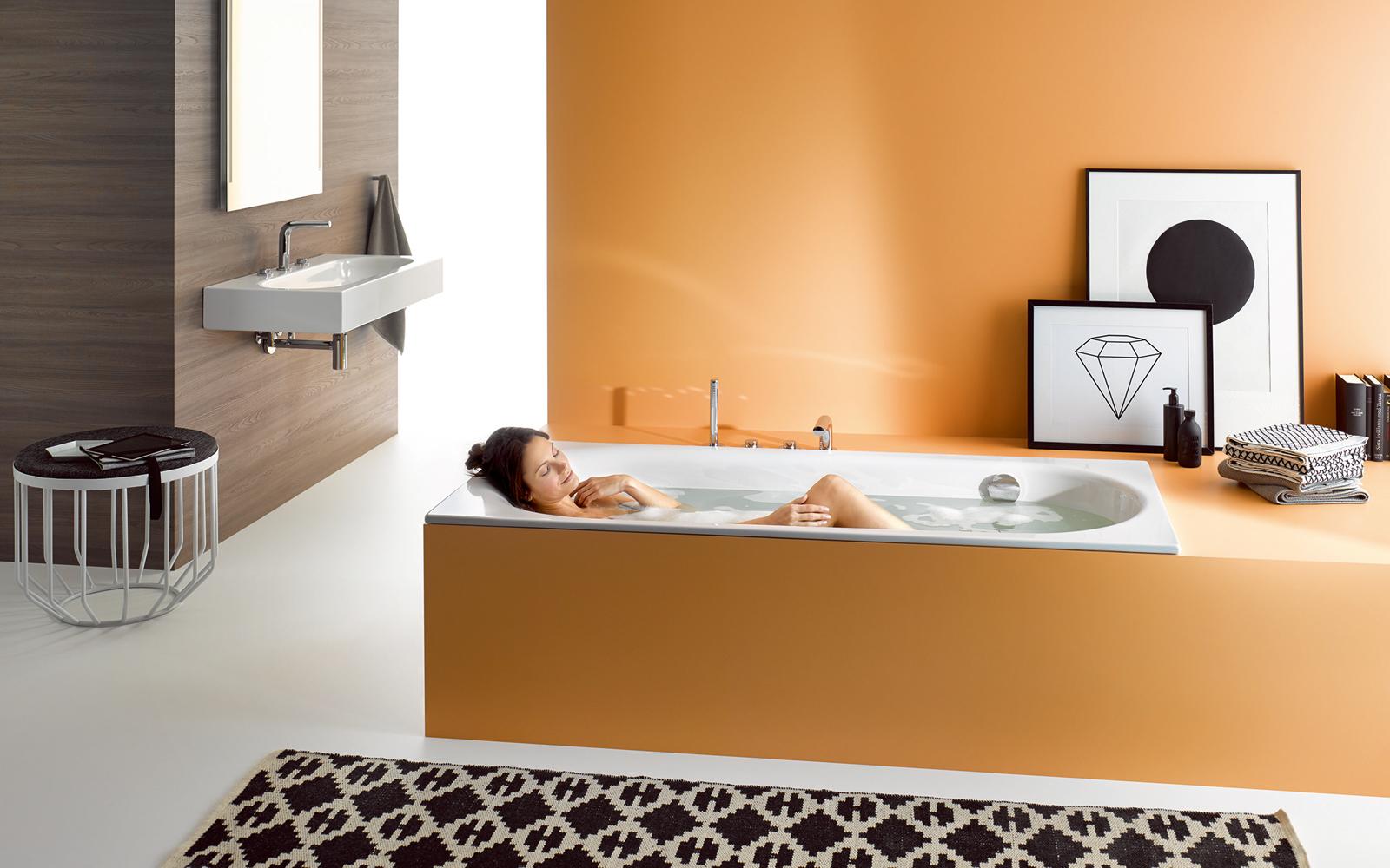 Frau in Badewanne von Bette