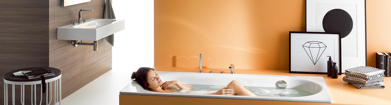 Frau in Badewanne von Bette